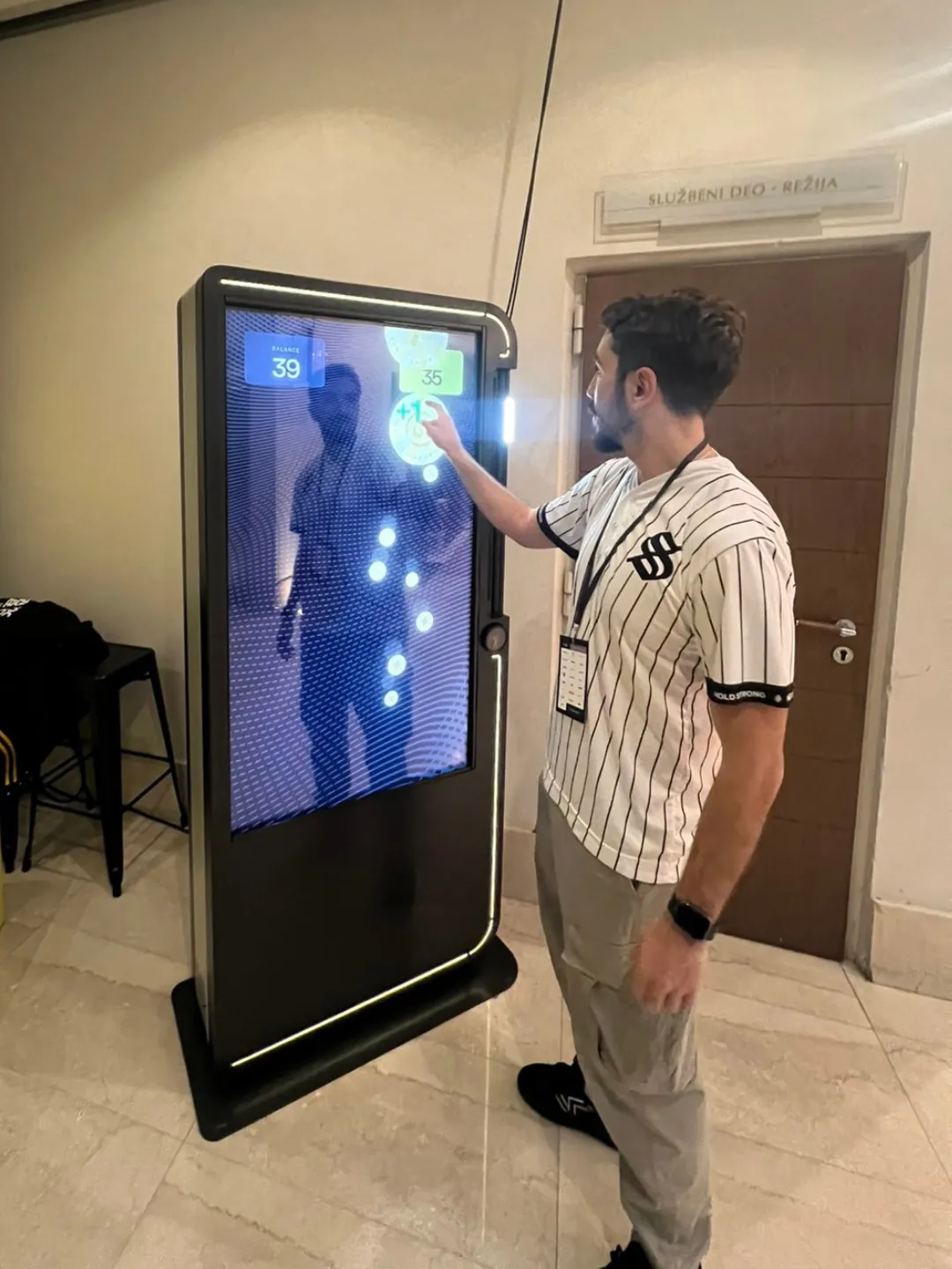 Interaktivni Totem 55” 4