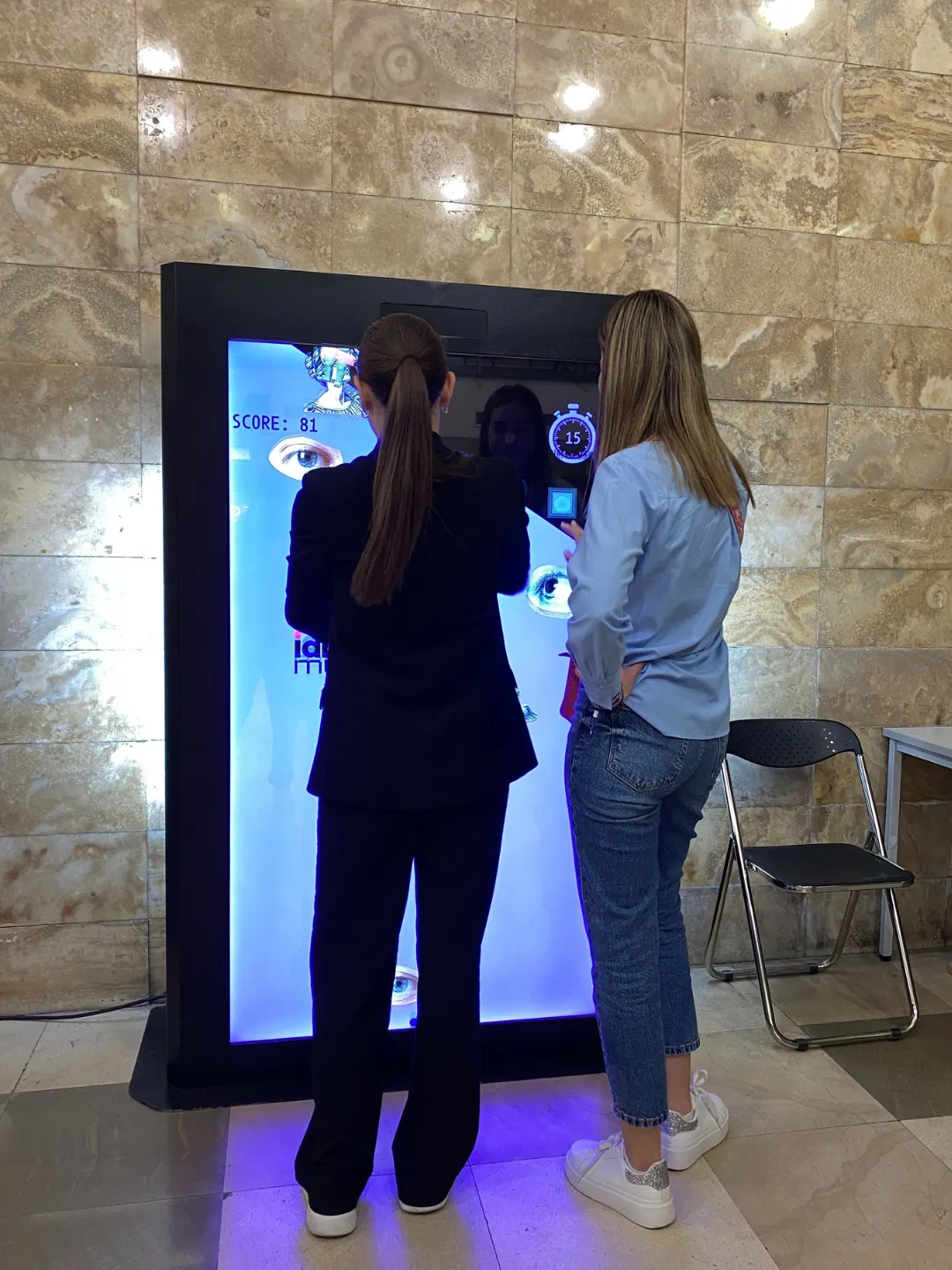Interaktivni Totem 75”